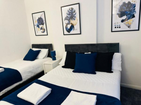 Lovely 4 Bedroom House with 2 Bathroom, Garden and Private Parking